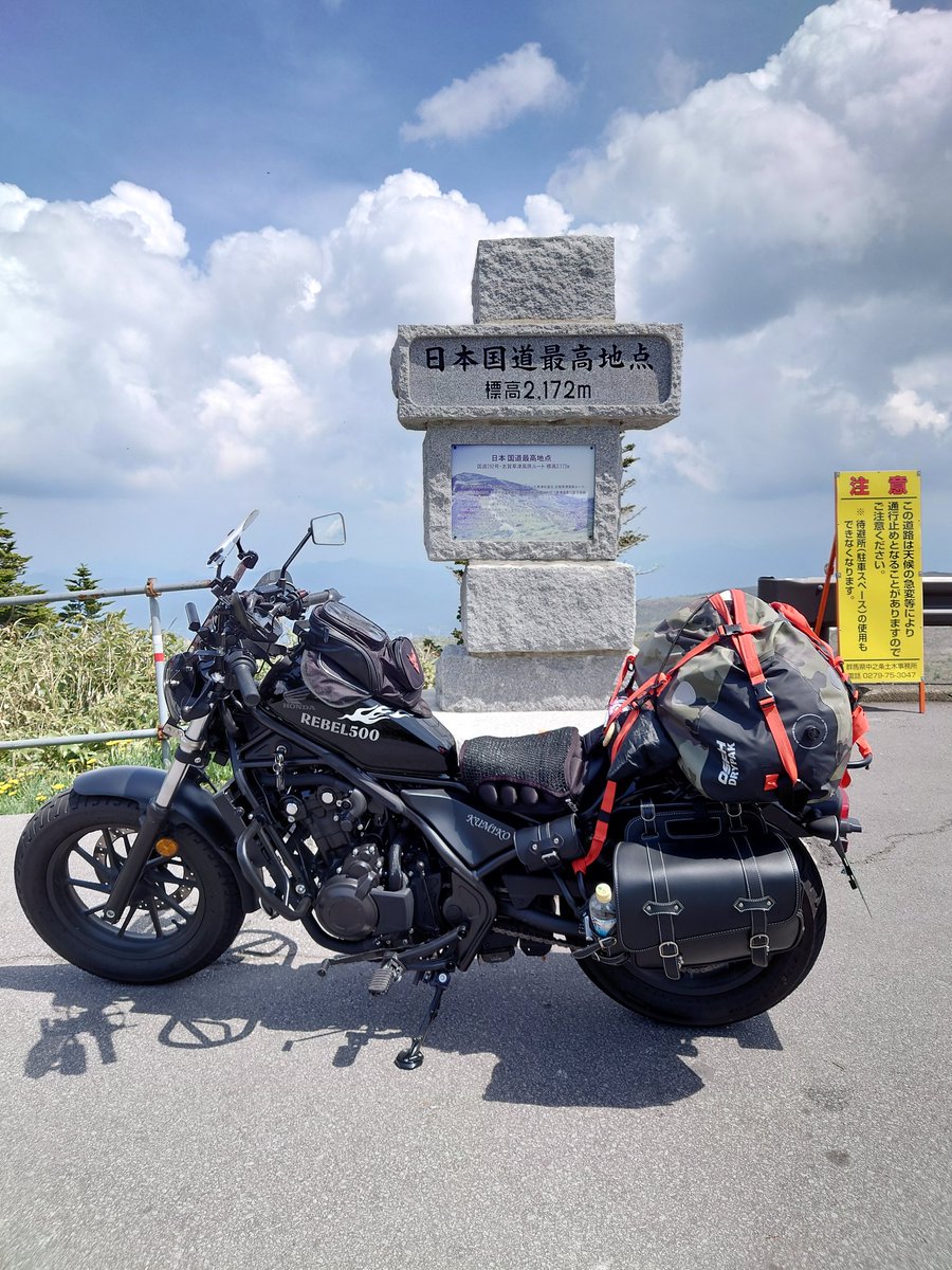 birthddaayy's tweet photo. #バイク乗りとして軽く自己紹介　
名前:ヴィヴィアン
性別:女性
年齢:60代
住み:新潟
車種:レブル500(2022.4)
(ＶＴ250.ＧＳＸ750.ＦＺＸ750，レブル250)
好き:サンホラ、観劇、料理、ご朱印、芸術、ワイン
オバサンライダー
無言フォロー失礼します。
#レブル500 https://t.co/MawBqW80mb