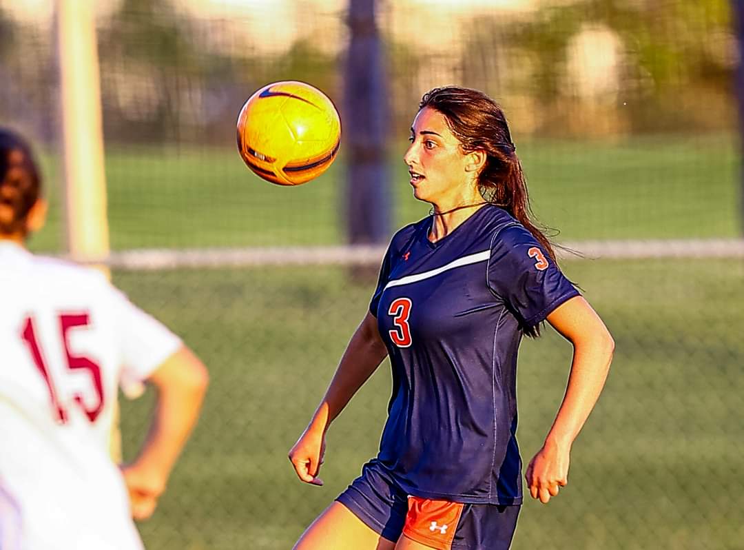 bill_asp's tweet photo. The weather was perfect for the ESM Varsity Girls... Congrats on your win...  and of course....Congrats to our Senior Photo Giveaway winner Angelina!  Great Game...hope you like your photos! https://t.co/CxXt1koNiU