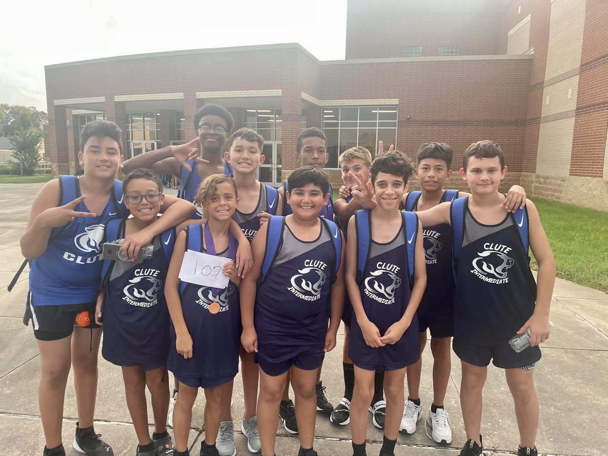 AtomicFreelon's tweet photo. Aye ok Clute Cougars I see y’all.
What a great first Meet. Everyone did great today, I’m so proud of them and the effort they showed. “Coach I can’t feel my legs!” Lol good that means you did great. So proud of them.
#clute #CISXC
@CluteCougars @kklehm3 @tmfulton1 https://t.co/rEEmBZhXyi