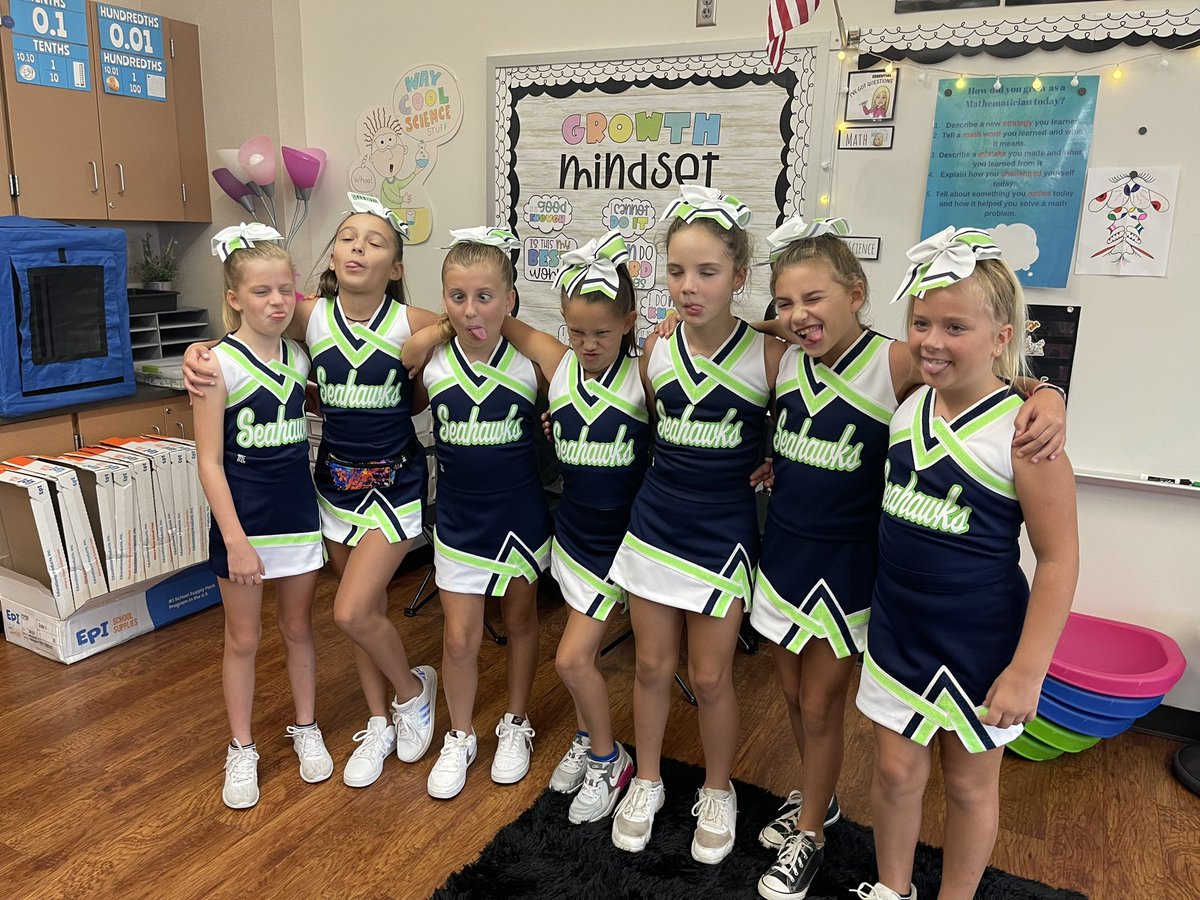 We are ready to cheer on the Seahawks! 🏈
