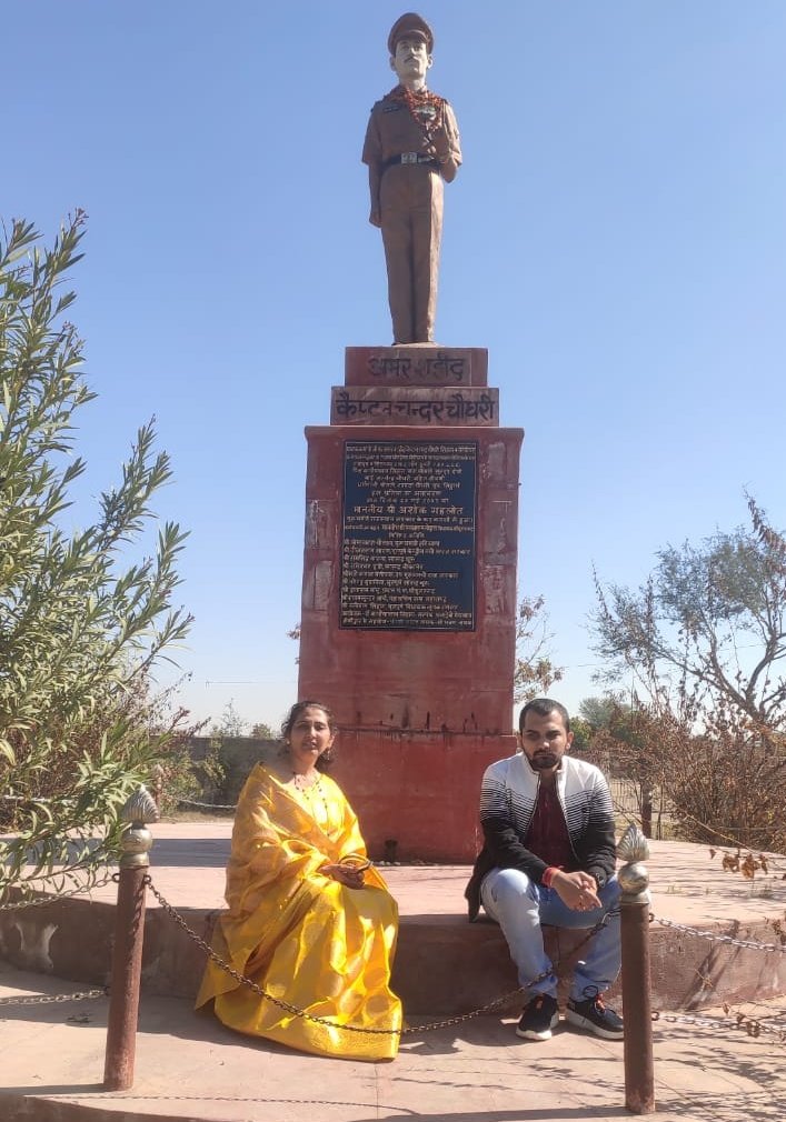 37VManhas's tweet photo. Sharda Choudhary along with her son Siddharth, who today completed 20 year sans

CAPTAIN CHANDER CHOUDHARY 
4 GRENADIERS
#IndianArmy

Captain Chander Choudhary was immortalized at Mahore in J&amp;K in 2002 fighting terrorists.

#FreedomisnotFree 
#ForceBehindTheForces 
#CostofWar https://t.co/Ww1sTPW0Li