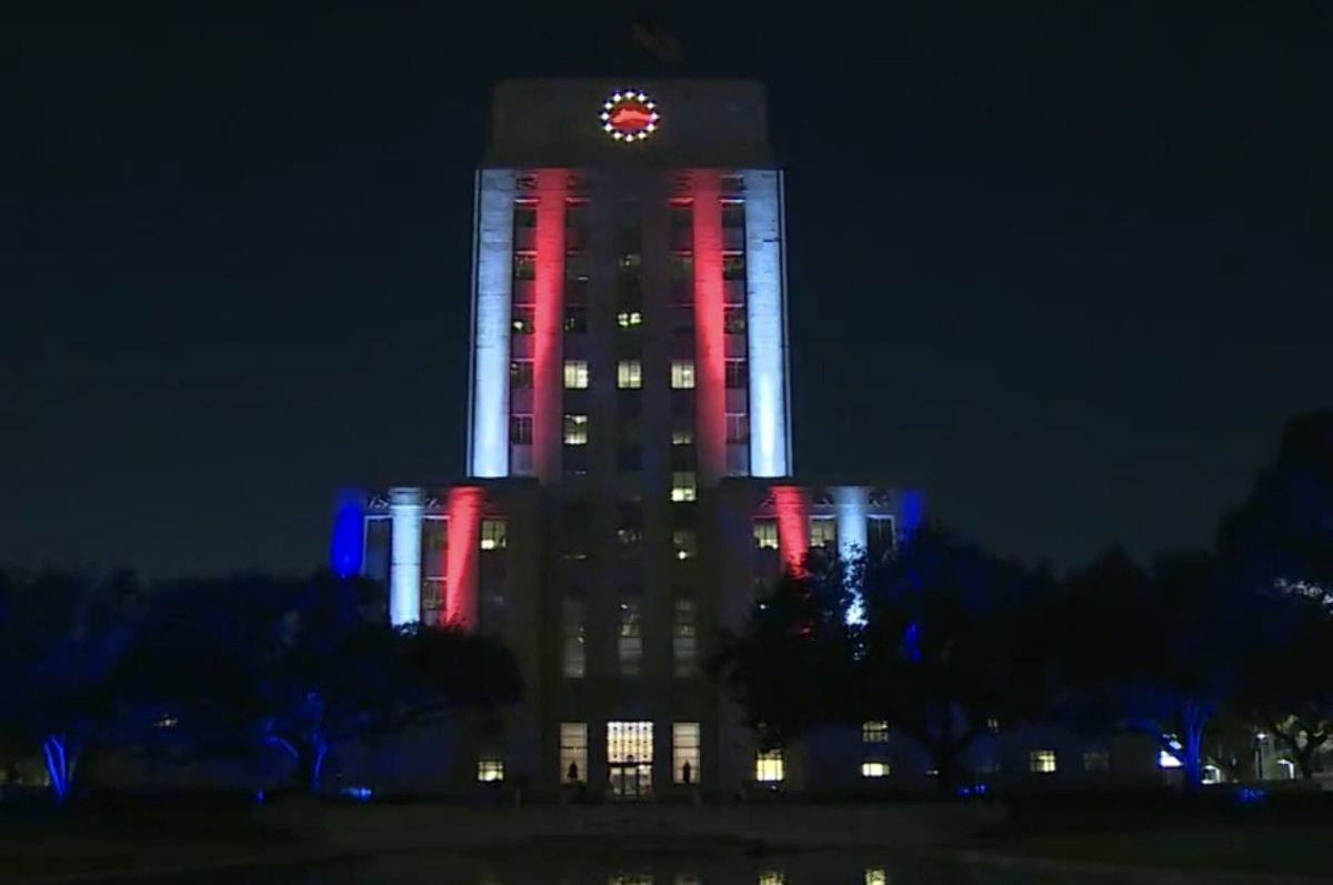 SylvesterTurner's tweet photo. Tonight, the City of Houston joins other cities across our nation and around the world in paying tribute and remembering the life and legacy of #QueenElizabethII by lighting City Hall in #GreatBritain’s colors. 

Our thoughts and prayers continue to be with the @RoyalFamily. https://t.co/mvZU8pC8EQ