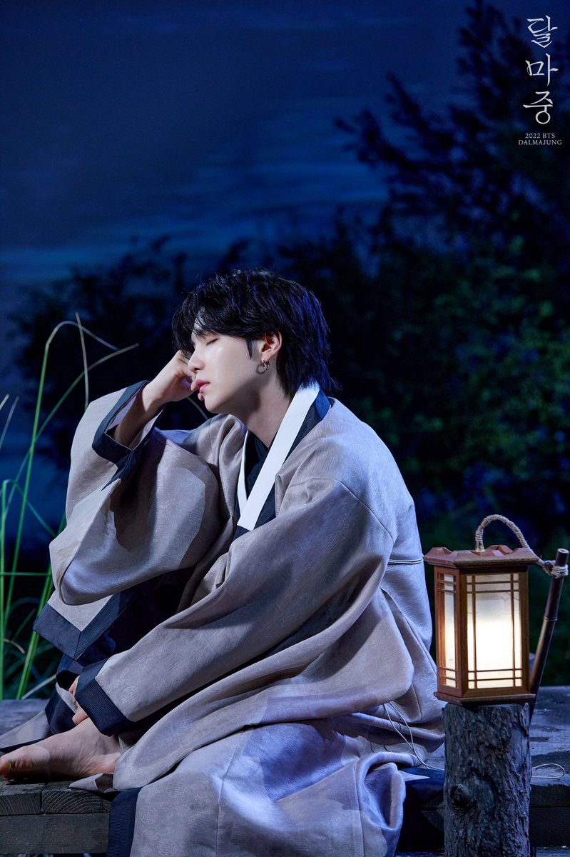 Sohy_MinSuga's tweet photo. 민윤기 동화속 소년미 낭낭해서 
신비롭게 이럴 ‘슈가’ 있어? 
하루 종일 보고 싶다. BTS_SUGA

#6년슈가첫사랑 
#6thYearsWithFirstLove #FirstLove6ThYears 
#첫사랑으로_더_오래_머물자 https://t.co/GWYJtVIdMp