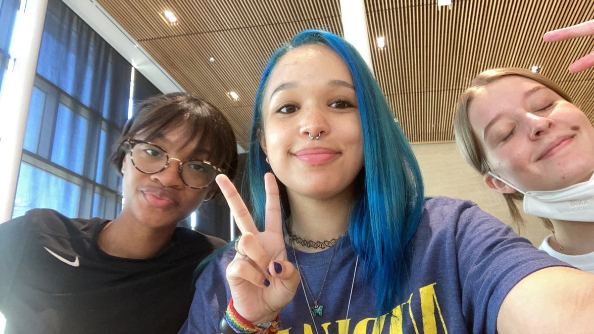 atomicalleycat's tweet photo. Im alive!!!! Just in college :) https://t.co/zm1RiT2jJi