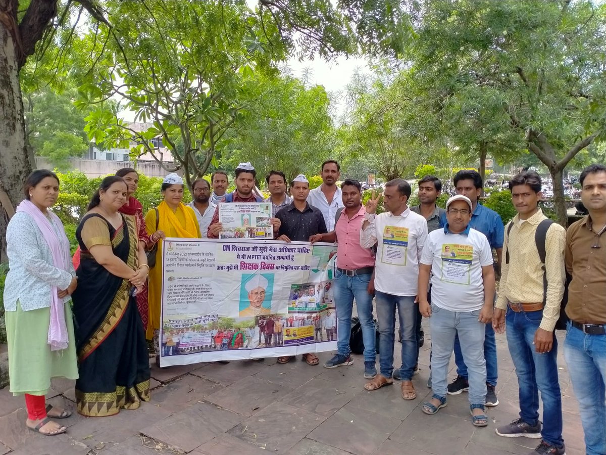 Akankshaaroh's tweet photo. अब सब्र का बांध टूट रहा है मामाजी, कितनी प्रतीक्षा करें आपकी घोषणाएं तो कोरी साबित हो रही है,सिर्फ वाहवाही के लिए ही हमारी भावनाओं के साथ प्रतिबद्धता के साथ खिलवाड़ कर रहे है मुख्यमंत्री महोदय......... चयनित शिक्षकों की पदस्थापना भी तो कीजिए https://t.co/o2rSooixO4