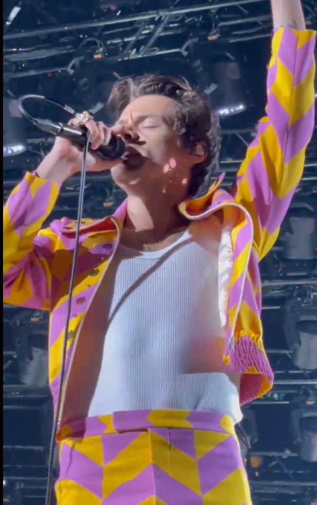 LyviLou_'s tweet photo. Screenshots From Tonight's Show! 9/8/22
#HSLOT #HARRRYSTYLES #MSGN11 #Residency11 https://t.co/k60EQgahnm