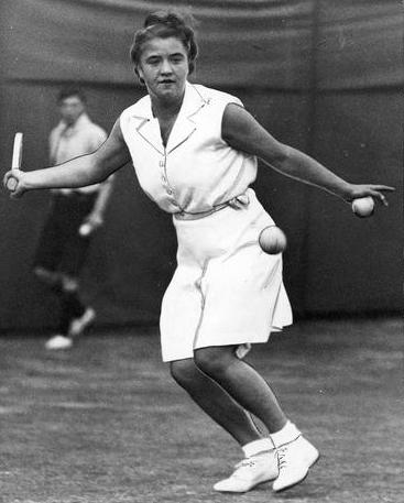 TennisPublisher's tweet photo. Jadwiga Jędrzejowska gets no love... Jadwiga (pictured below) was the first Polish woman to reach the U.S. final in 1937! She lost in the final to Anita Lizana of Chile (first South American/Hispanic woman to reach a major final!) #USOpen  #IgaŚwiatek https://t.co/Q5ZwQ5Fxlc