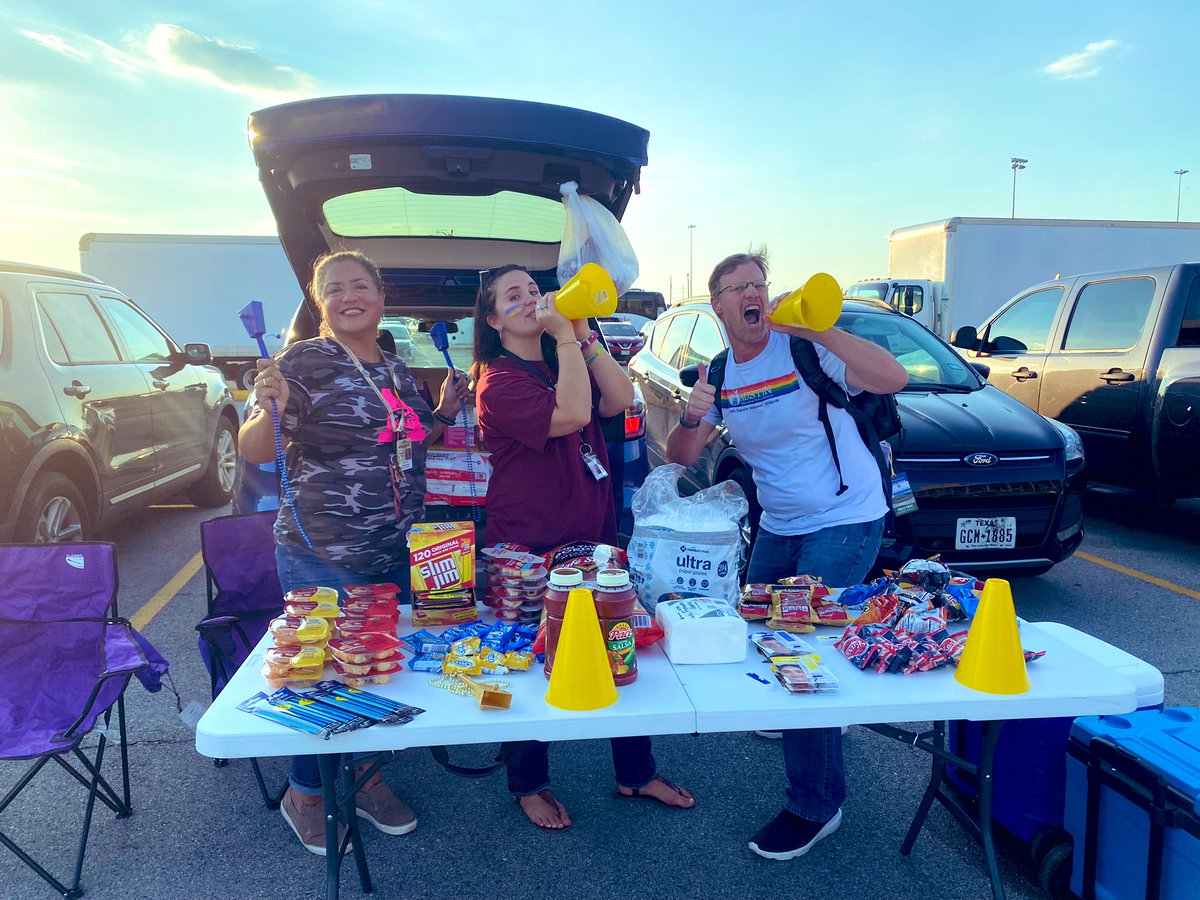 Ms_Tijerina's tweet photo. Spirit filled day! Teacher tailgate for our Wings up, Wellness Up! grant and dancing with my Diamond Marissa! 💛💙#WingsUp @DiamondDazzlers @AkinsTAFE @SSSatAkinsHS @AkinsAISD https://t.co/rRASTQecXT
