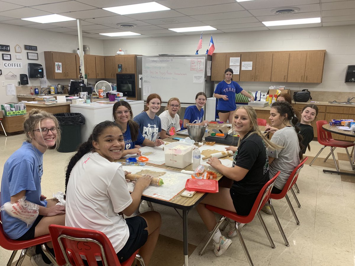 Thank you Mrs. Price for letting us use your room this evening for some team bonding. We enjoyed making cookies! 🍪 
Bring on district! We ready! 💚🏐💪🏻