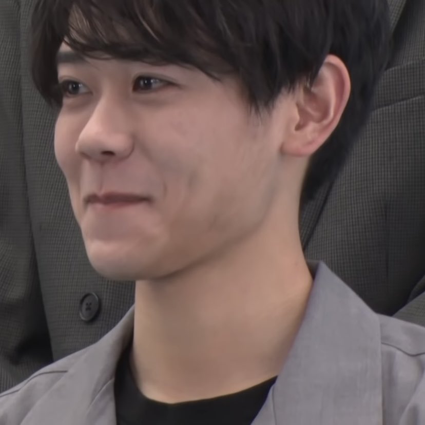 Mi____kyo_4's tweet photo. 今気になってる人がとてつもなく初期牧に似てる…顔の特徴が似すぎてる… https://t.co/0GCDnwYssa