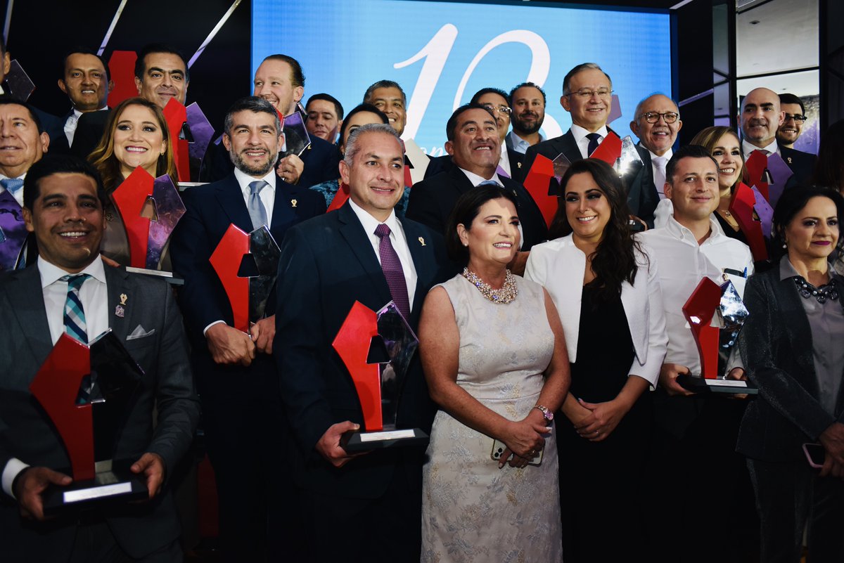 mauriciotabe's tweet photo. @AlcaldesMexico Miguel Hidalgo es Capital de la #ReactivaciónEconómica y así lo confirma el premio que nos otorga @AlcaldesMexico por los más de 23 mil empleos que se han generado en MH.

Somos aliados de quienes generan trabajo que beneficie directamente a nuestros vecinos.🤝
#PremiosAlcaldes https://t.co/gPAMizoLwt