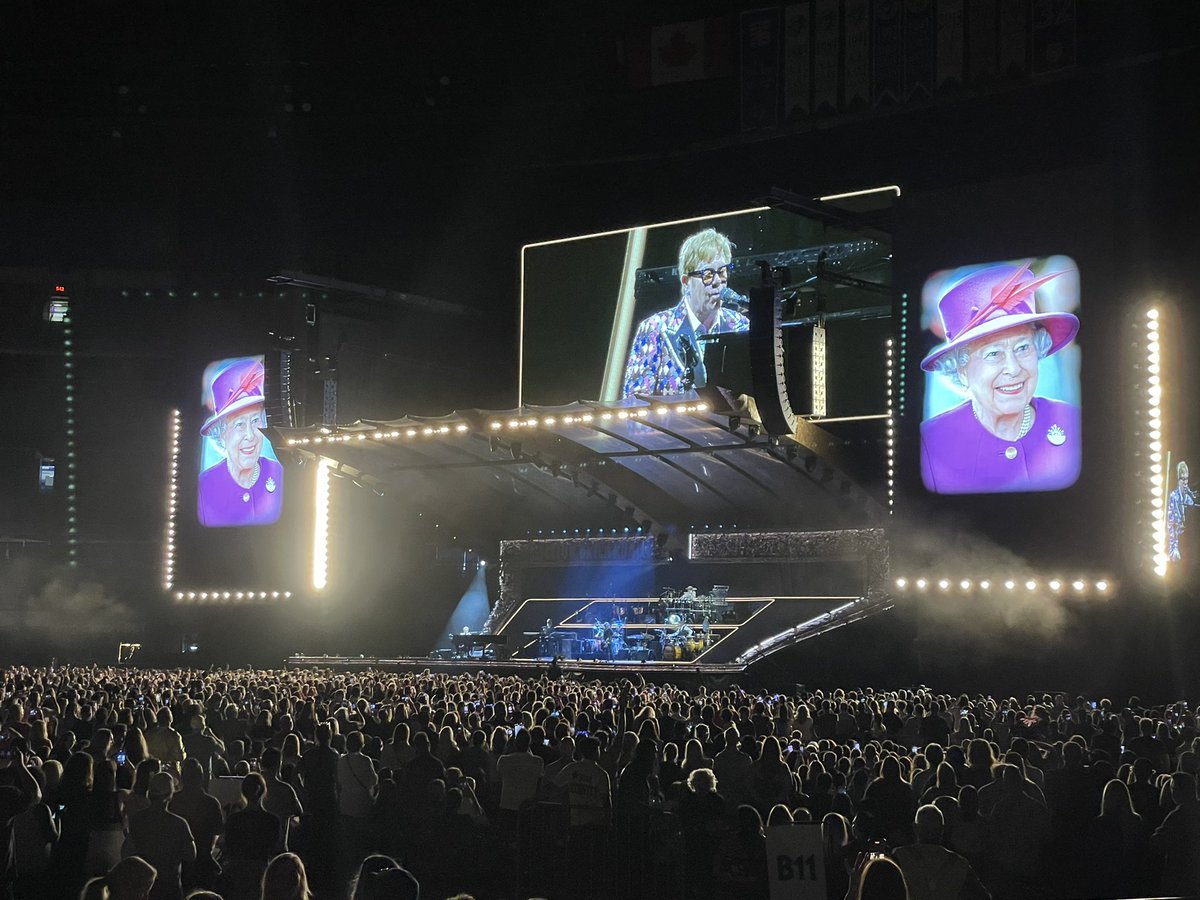 GrahamCBeer's tweet photo. Elton John honours Queen Elizabeth II during his last concert in Toronto. “She worked bloody hard.” @eltonofficial @CBCToronto https://t.co/NiUt1L9lNZ
