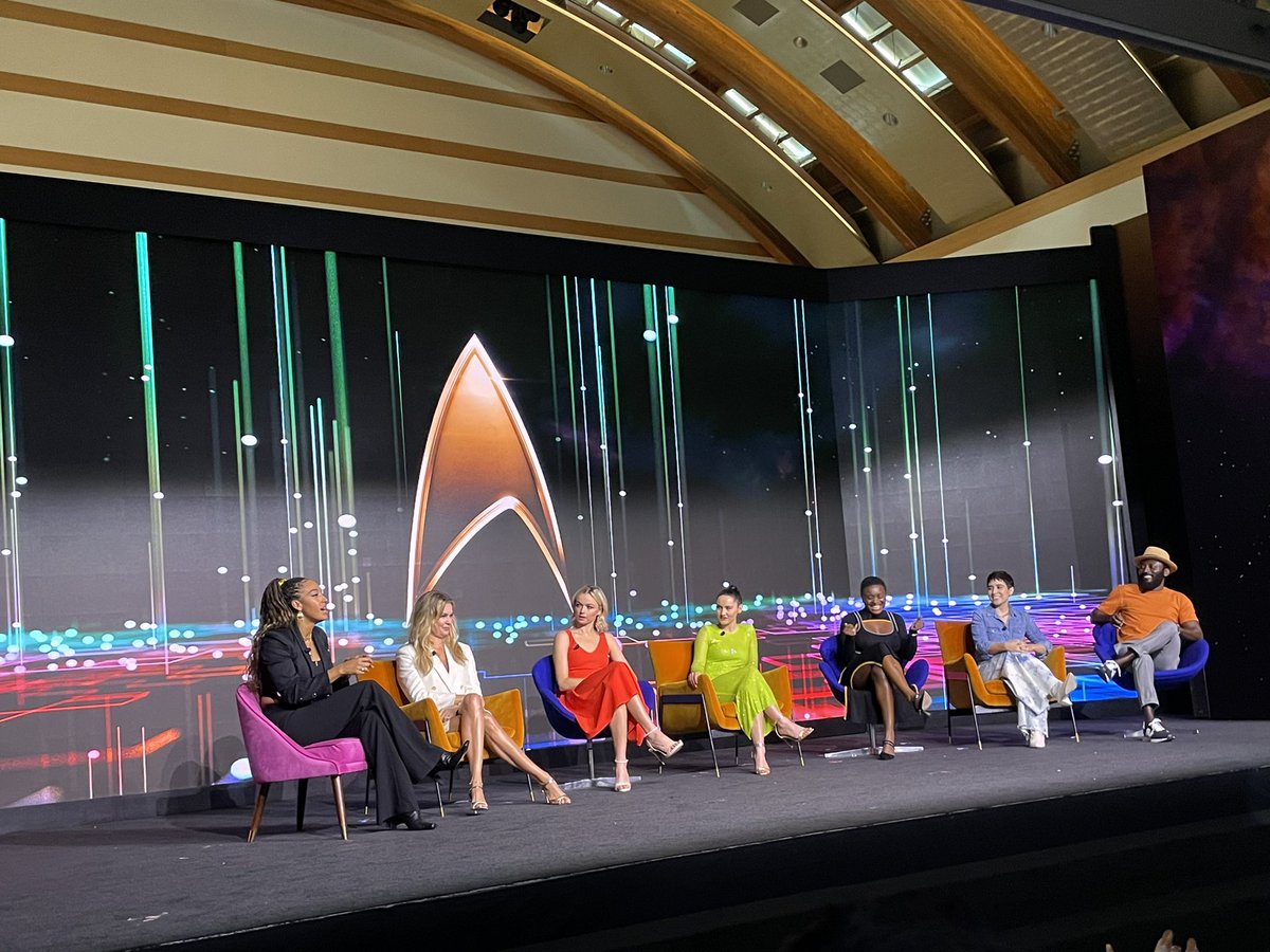 ask_sari's tweet photo. Thank you @paramountplus &amp; @allied_mc for having @hllywdfirstlook at #StarTrekDay So many incredible moments! #StarTrekDay2022 #StarTrekUnitedGives https://t.co/jRIP0tOlKA