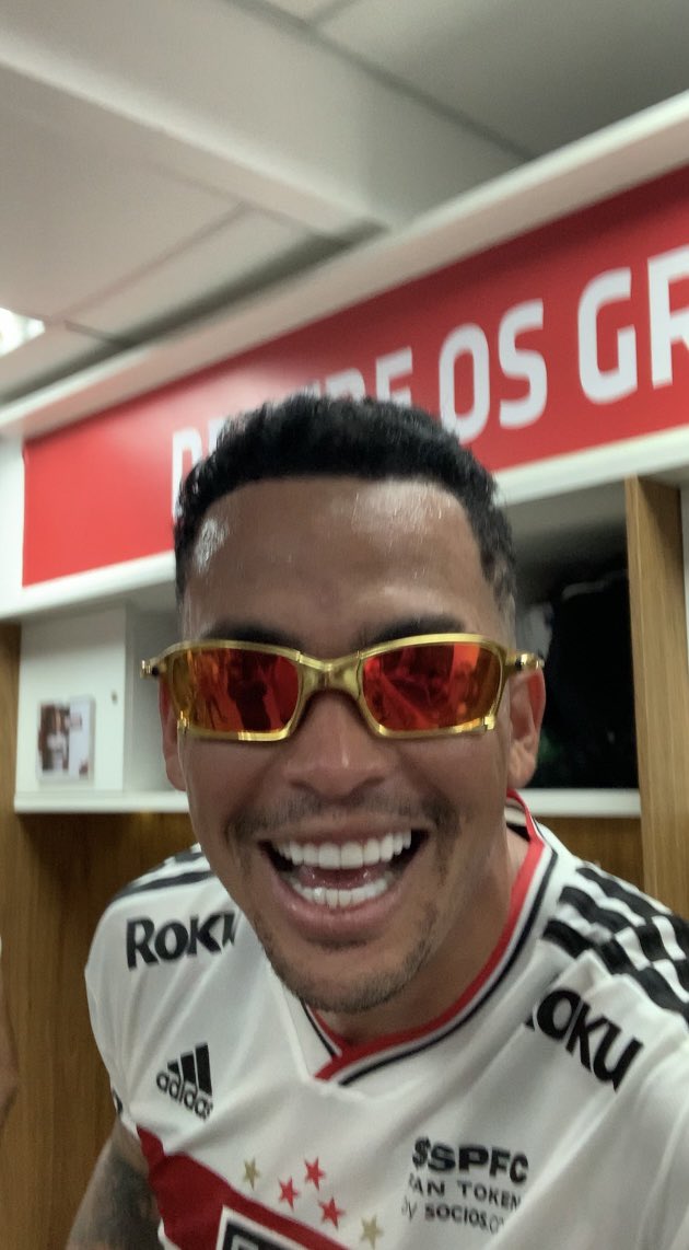 SaoPauloFC's tweet photo. Passou da meia-noite já sextou!

#GrandeConquista 
#VamosSãoPaulo 🇾🇪 https://t.co/0c9qJLt381