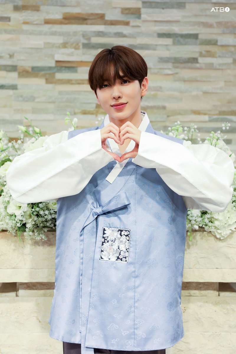 2022 สุขสันต์วันชูซอก 🌕
: #RyuJunmin

#ATBO #에이티비오
#류준민 #รยูจุนมิน 
#추석  #Chuseok