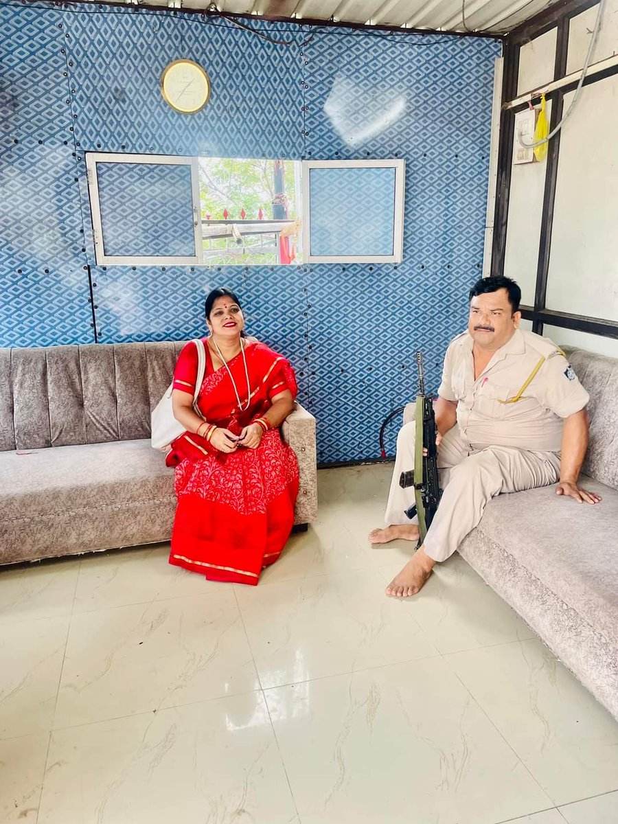 sarikasharmabjp's tweet photo. जय मां शारदा!

आज माँ शारदा देवी (मैहर, मध्यप्रदेश) मन्दिर में पूजा-अर्चना कर सबकी सुख, समृद्धि एवं खुशहाली की कामना की।

#sarikasharmabjp #Shardamaa #satna #MadhyaPradesh https://t.co/xs0WsNGGRE