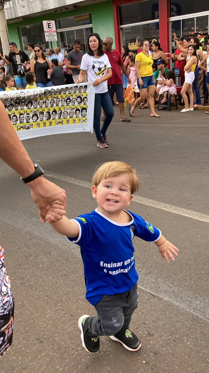 karoldalmoroo's tweet photo. So pra deixar registrado aqui o primeiro desfile do meu neném 😍 https://t.co/14GwS2rOG2