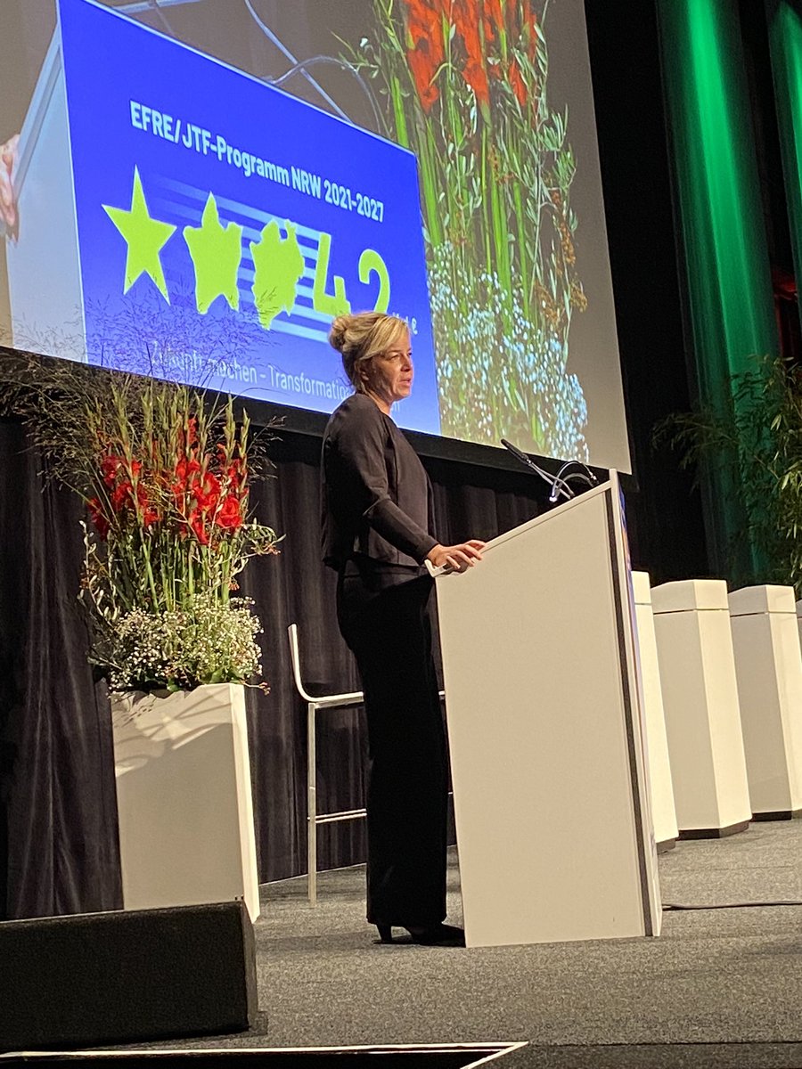 efre_nrw's tweet photo. Ministerin Mona Neubaur stellt die strategische Ausrichtung des EFRE/JTF-Programms Nordrhein-Westfalen 2021-2027 vor. @Monaneubaur   @wirtschaftnrw #efrenrw #jtfnrw #EUinmyRegion https://t.co/sbmQzA1bsf