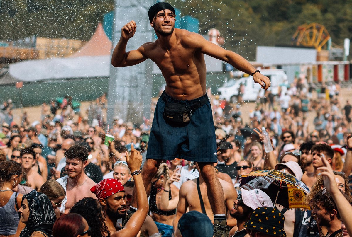 He needs a new shirt 👕 - mailchi.mp/mungoshifi.net…