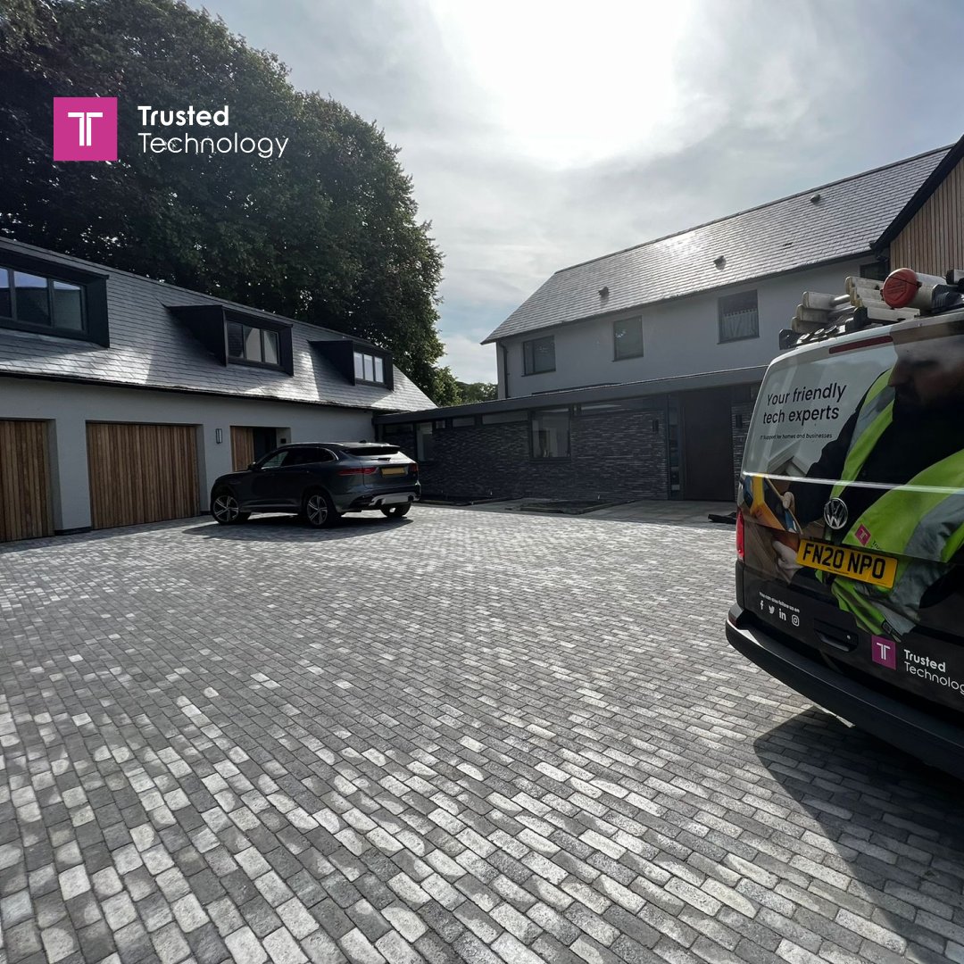 Home automation being carried out at this beautiful property with our Trusted experts 🤗

#homeautomation #smarthome #homecinema #security #bespokehomecinema #interiordesign #smartdesign