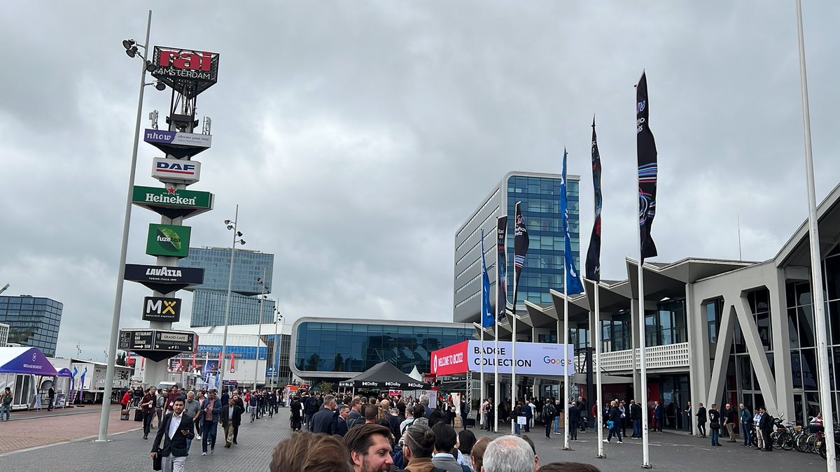 J1 a l’#IBC Amsterdam, manque plus que les badges pour rentrer … pas gagné, déjà beaucoup de monde malgré la grève des trains