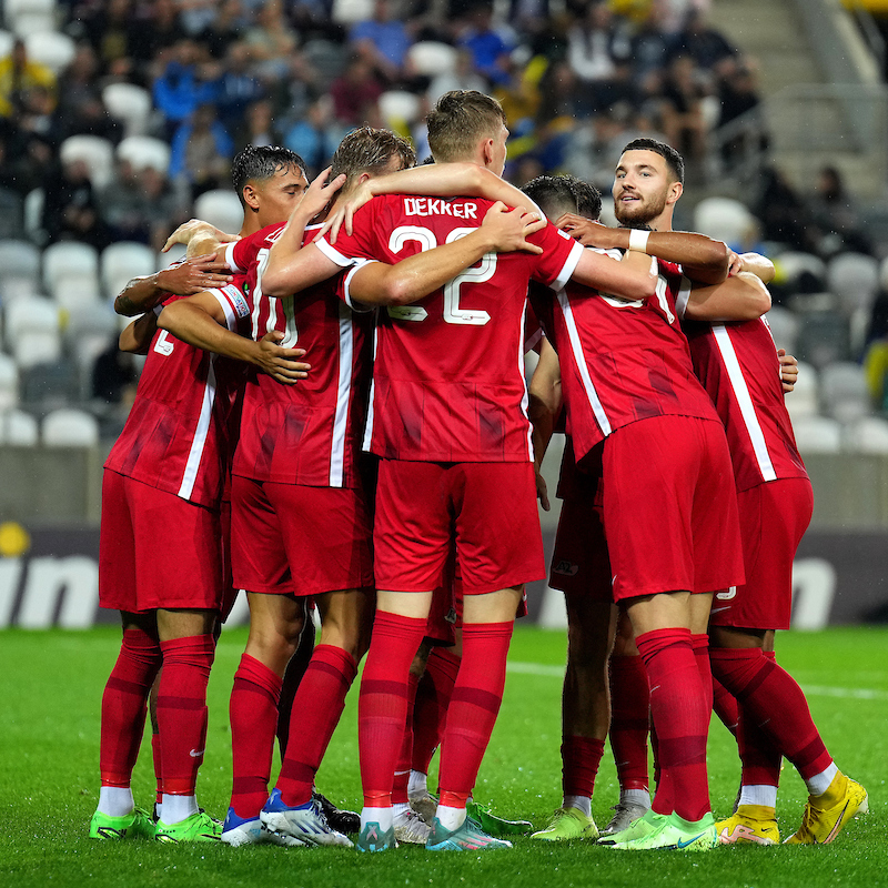AZAlkmaar's tweet photo. 📸 𝑰𝒏 𝒑𝒊𝒄𝒕𝒖𝒓𝒆𝒔

😃 Geniet nog even na en bekijk de foto's van gisteravond!

#AZ #dniaz | @edvandepol