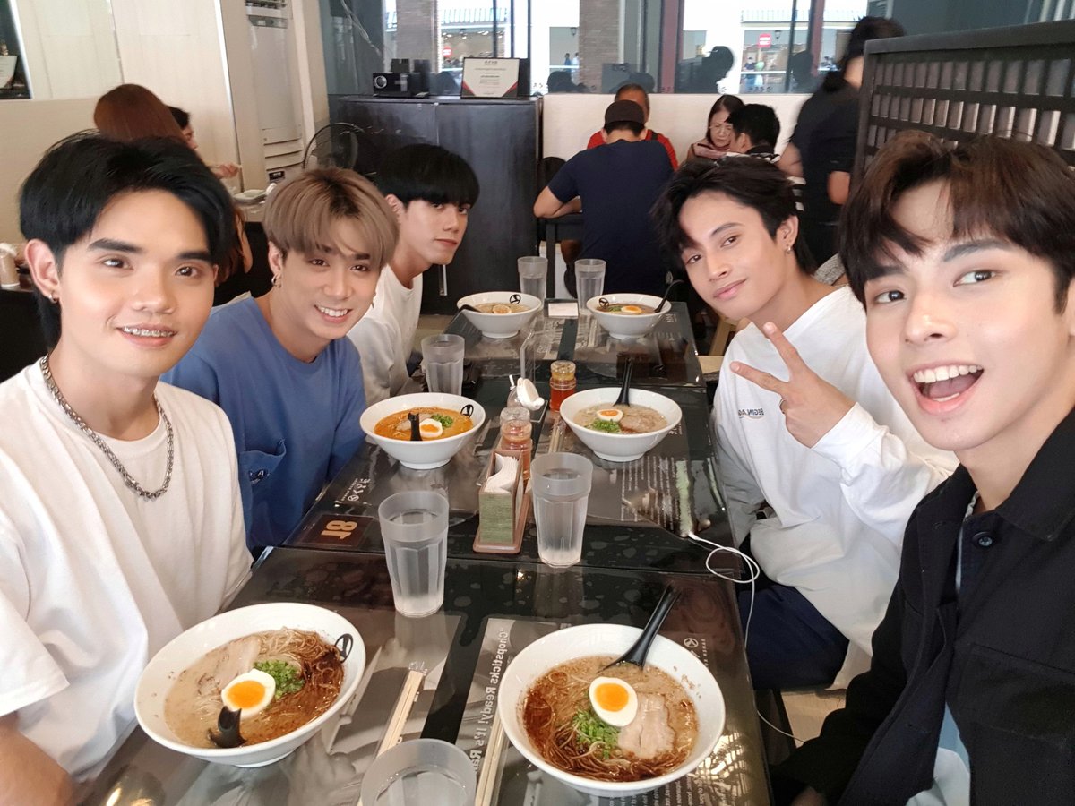 thisisbreadpie's tweet photo. :Did we make it through, guys? 

:Yes, yes we did. We made it. 

🥺🤍

@SB19Official #SB19 https://t.co/ZsnR1wATRD