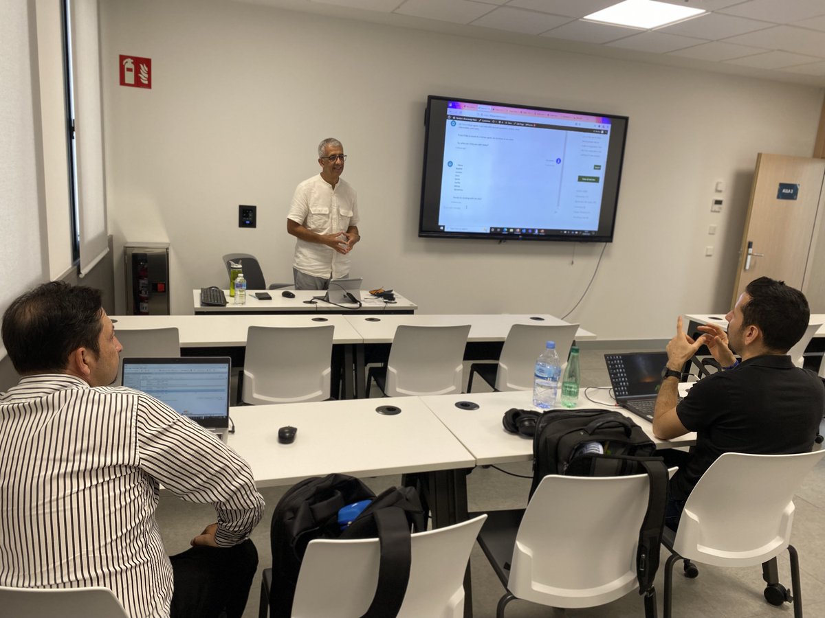 En el aula 3 tenemos otro #workshop.

 🔹 Power Virtual Agents Workshop (2.5h)

 🗣  Feridun Kadir (<a href="/fkcrm/">Feridun Kadir</a>)

#BizzSummitES2022 #PowerPlatform #Dynamics365 #MSDyn365 #PowerAutomate #CommunityRocks #MVPBuzz