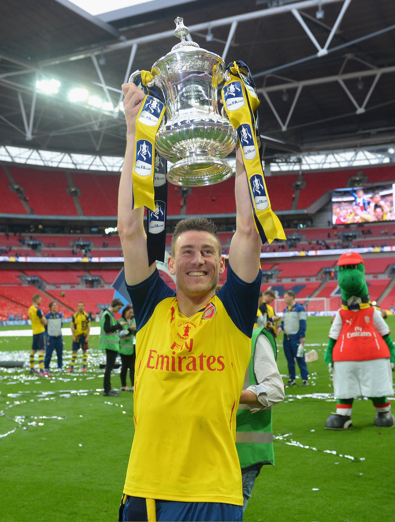 Happy birthday to former Gunner and Captain Laurent Koscielny 