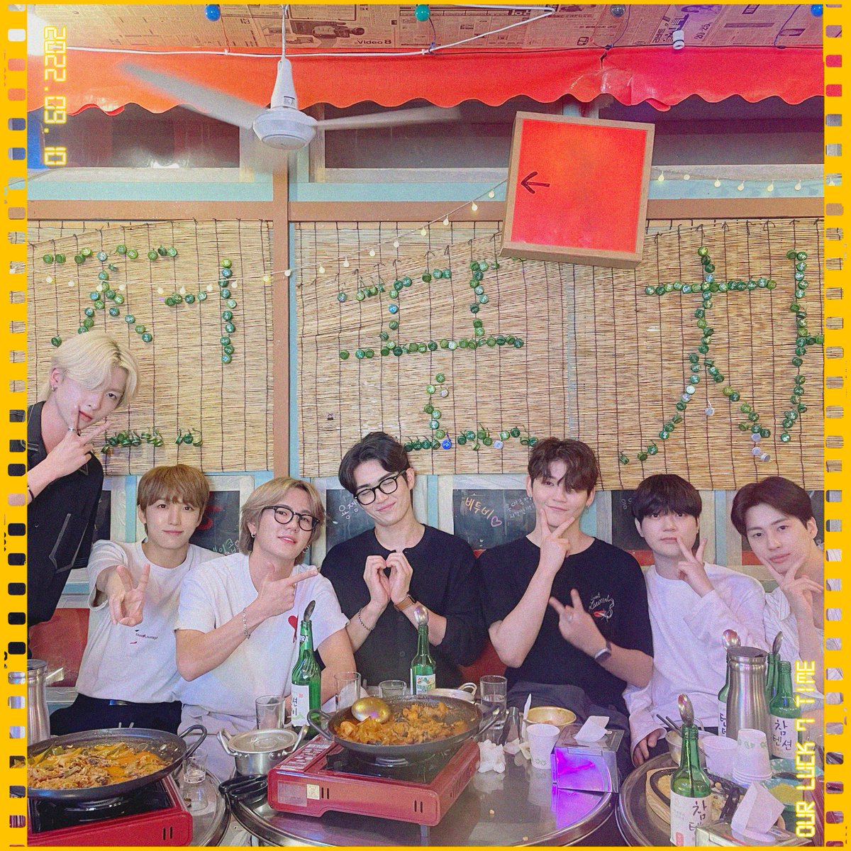 UP10TION's tweet photo. 💛 업텐션과 허니텐이 함께한 7주년 💛

#업텐션 #UP10TION #7주년 #7th_anniversary https://t.co/SyLubninfG
