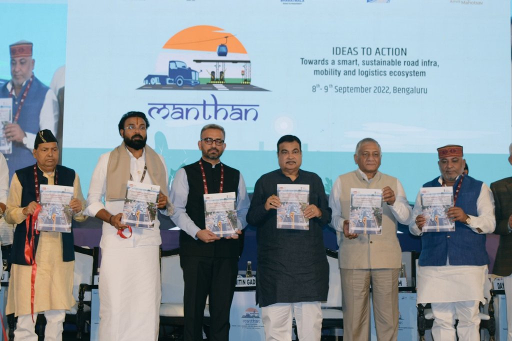 MORTHIndia's tweet photo. Union RTH Minister Shri @nitin_gadkari launched a report by @savelifeindia at #Manthan2022 detailing a model for the redesigning of dangerous intersections to drastically reduce road crash fatalities across India and transform #blackspots into #safespots. https://t.co/1cAYITitjW