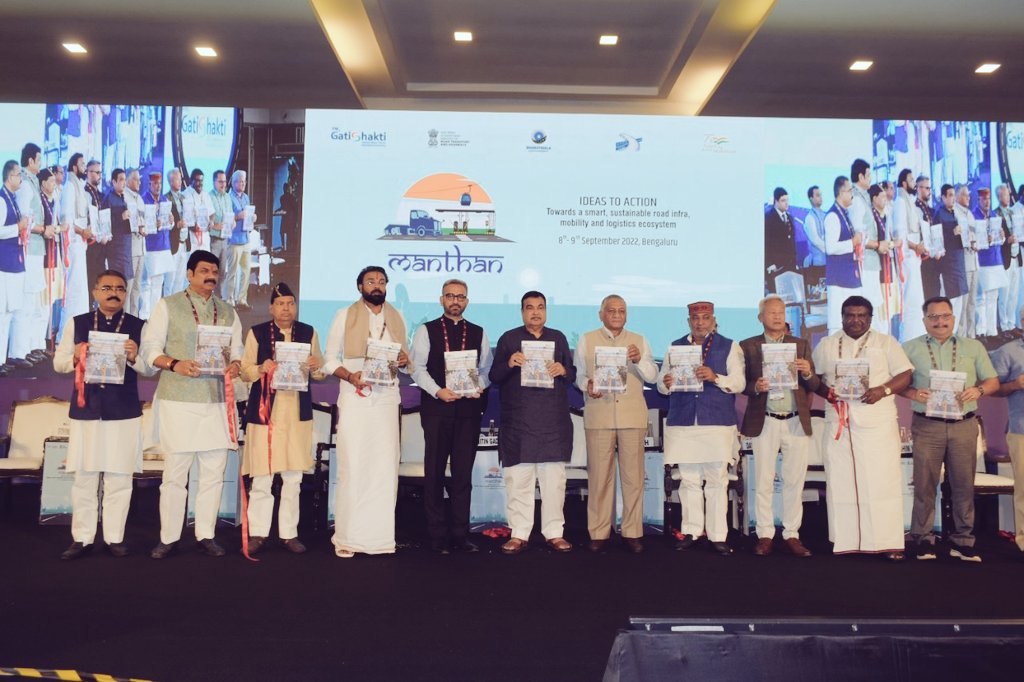 MORTHIndia's tweet photo. Union RTH Minister Shri @nitin_gadkari launched a report by @savelifeindia at #Manthan2022 detailing a model for the redesigning of dangerous intersections to drastically reduce road crash fatalities across India and transform #blackspots into #safespots. https://t.co/1cAYITitjW