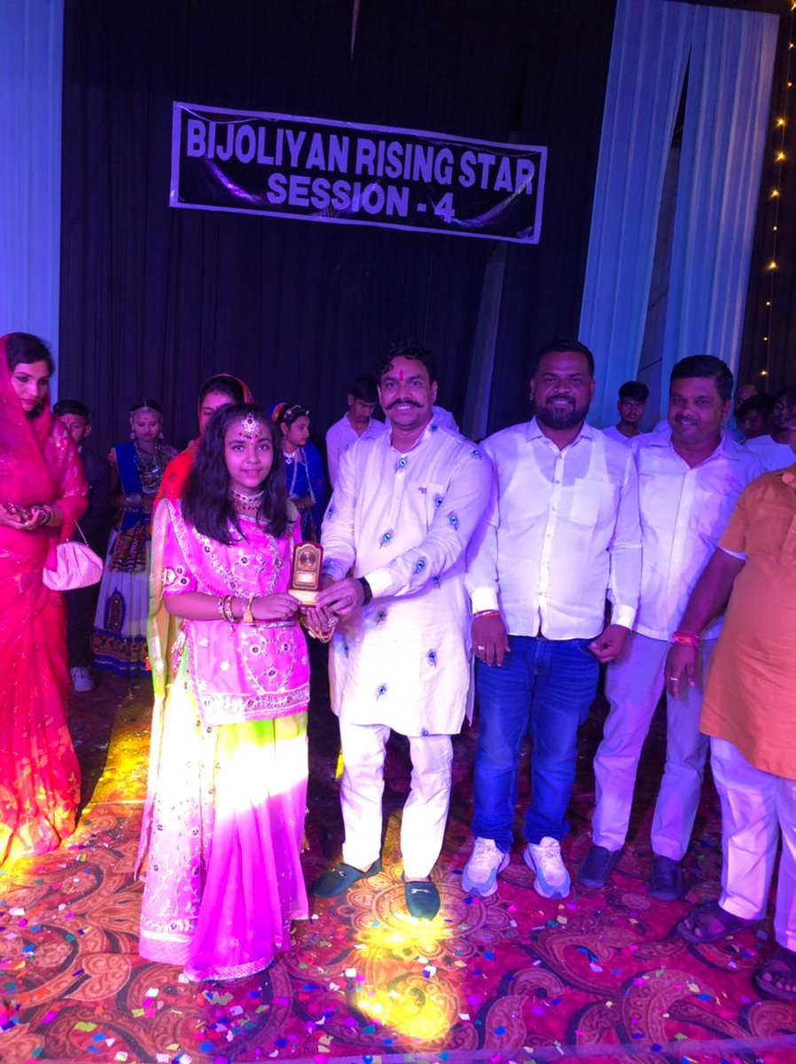 SanjayDhakarBJP's tweet photo. पथिक क्लब,बिजौलिया के तत्वाधान मे आयोजित
#Bijolia_Rising_Star #Session_4 
में मुख्य अतिथि के रूप मे शिरकत की 
अध्यक्षता #पूजा_चंद्रवाल बिजौलिया सरपंच ने की
Winner 🏆 #रिया_यादव_बिजोलिया रही
1st Runner Up #R_Virus_Group
2nd Runner Up #RJ_Rahul रहे 
संचालन रवि चंद्रवाल ने किया https://t.co/FzY6R6ZgeG
