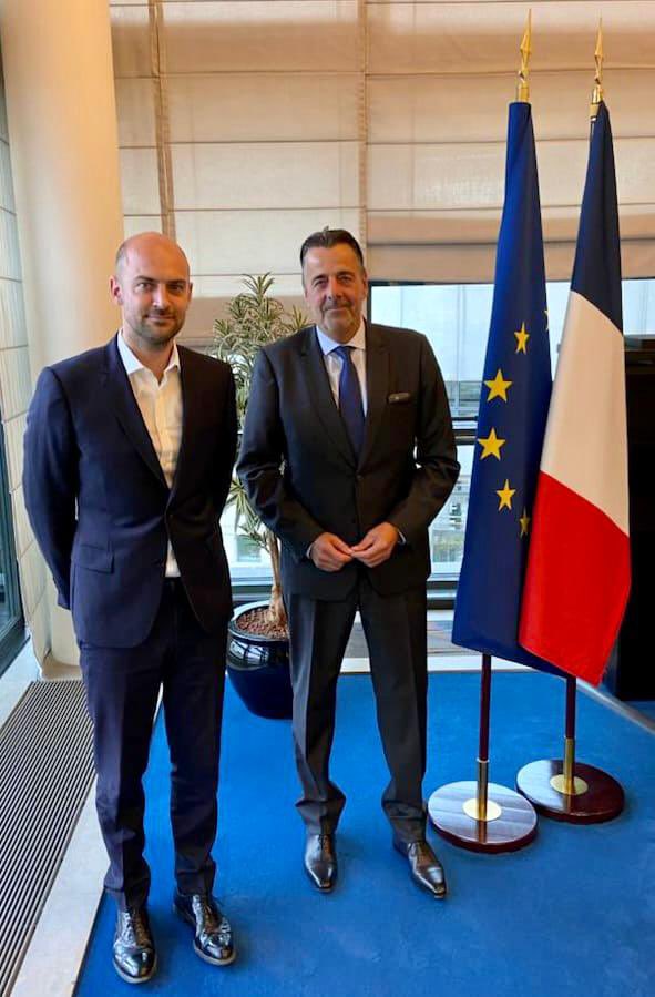 Réunion de rentrée avec le Ministre <a href="/jnbarrot/">Jean-Noël Barrot</a> pour valider le plan d'action du <a href="/CampusCyberFr/">Campus Cyber</a> et échanger sur les orientations stratégiques que le Ministre présentera prochainement lors de son déplacement au Campus 🇫🇷🚀 #CampusCyber #cybersecurite #numérique #France