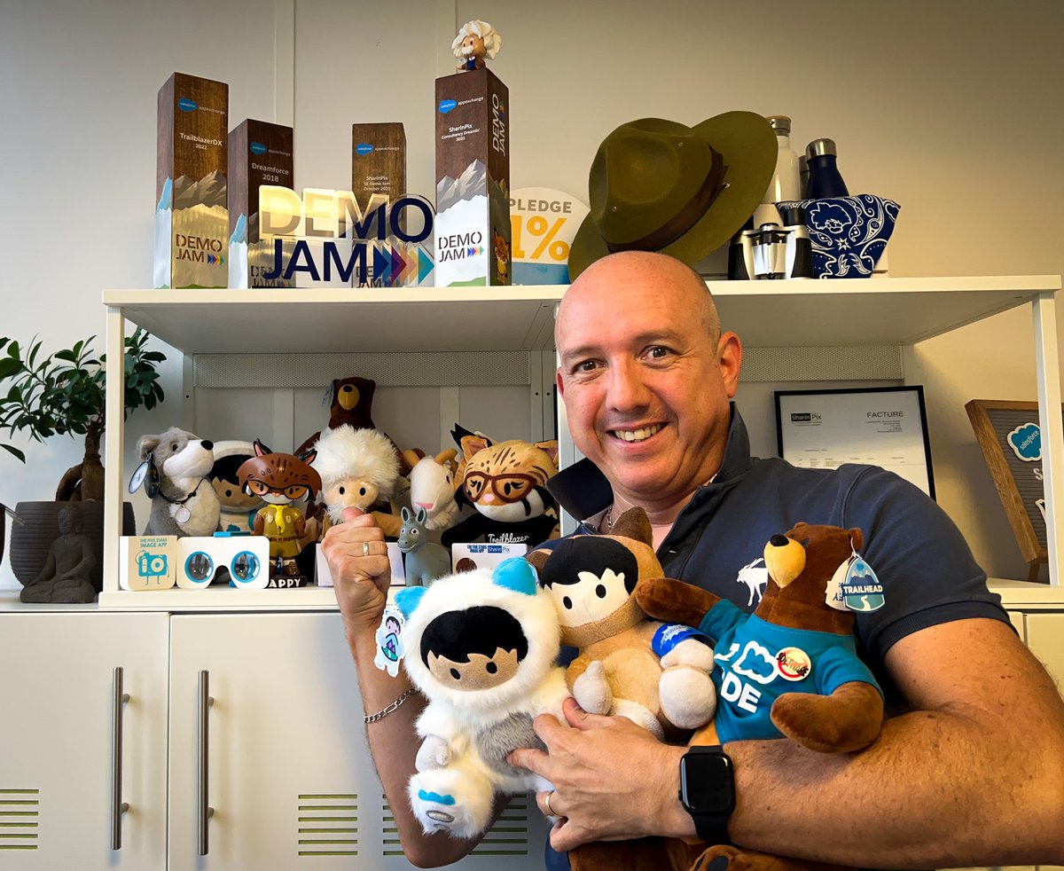 jmmougeolle's tweet photo. #JourneeMondialeDeLaPeluche
#TeddyBearDay
Should we turn this into the #SalesforceMascotDay ?
#whereisastro https://t.co/OGPlH7SY56