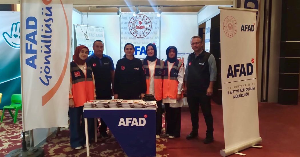 afad_konya's tweet photo. İl Müdürümüz Yıldız TOSUN #PerlaFest festivalinde yer alan standımızı ziyaret etmiştir.
@perlamedya’nın düzenlemiş olduğu #PerlaFest festivalinde yer alan standımızda AFAD Gönüllülerimizle birlikte halkımızı afetler hakkında bilgilendiriyor ve bilinçlendiriyoruz. https://t.co/dk070RIuIi