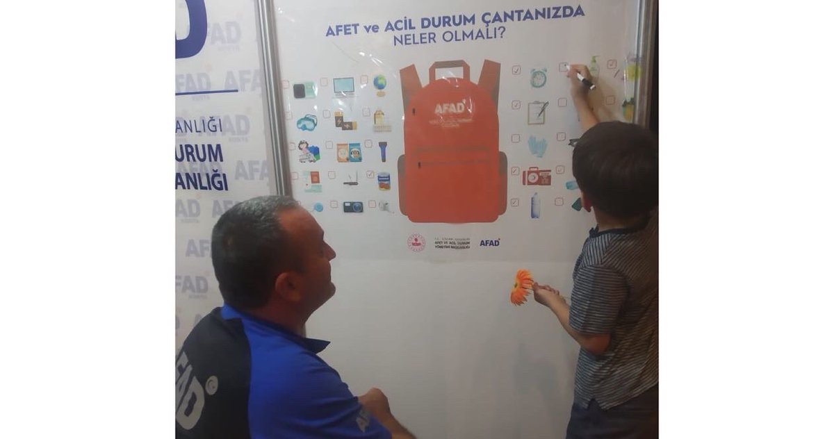 afad_konya's tweet photo. İl Müdürümüz Yıldız TOSUN #PerlaFest festivalinde yer alan standımızı ziyaret etmiştir.
@perlamedya’nın düzenlemiş olduğu #PerlaFest festivalinde yer alan standımızda AFAD Gönüllülerimizle birlikte halkımızı afetler hakkında bilgilendiriyor ve bilinçlendiriyoruz. https://t.co/dk070RIuIi