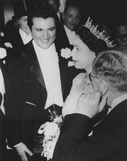 WalterLiberace's tweet photo. I am deeply saddened to hear that dear, dignified sovereign Queen Elizabeth II has died. May she rest in peace. Thank you for your duty. https://t.co/E7Gl80uFrx