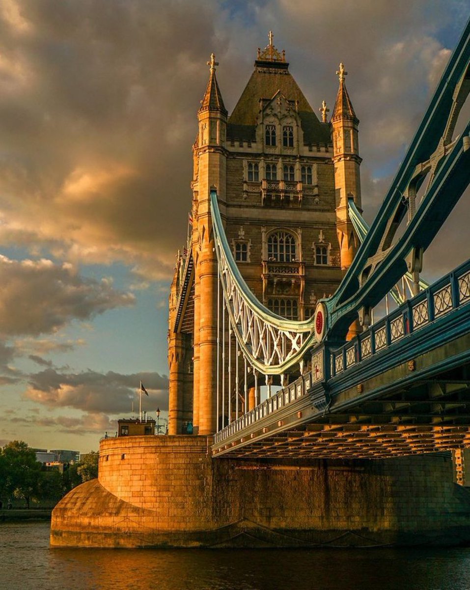 Tower Bridge, London  🇬🇧   ©️zax66.