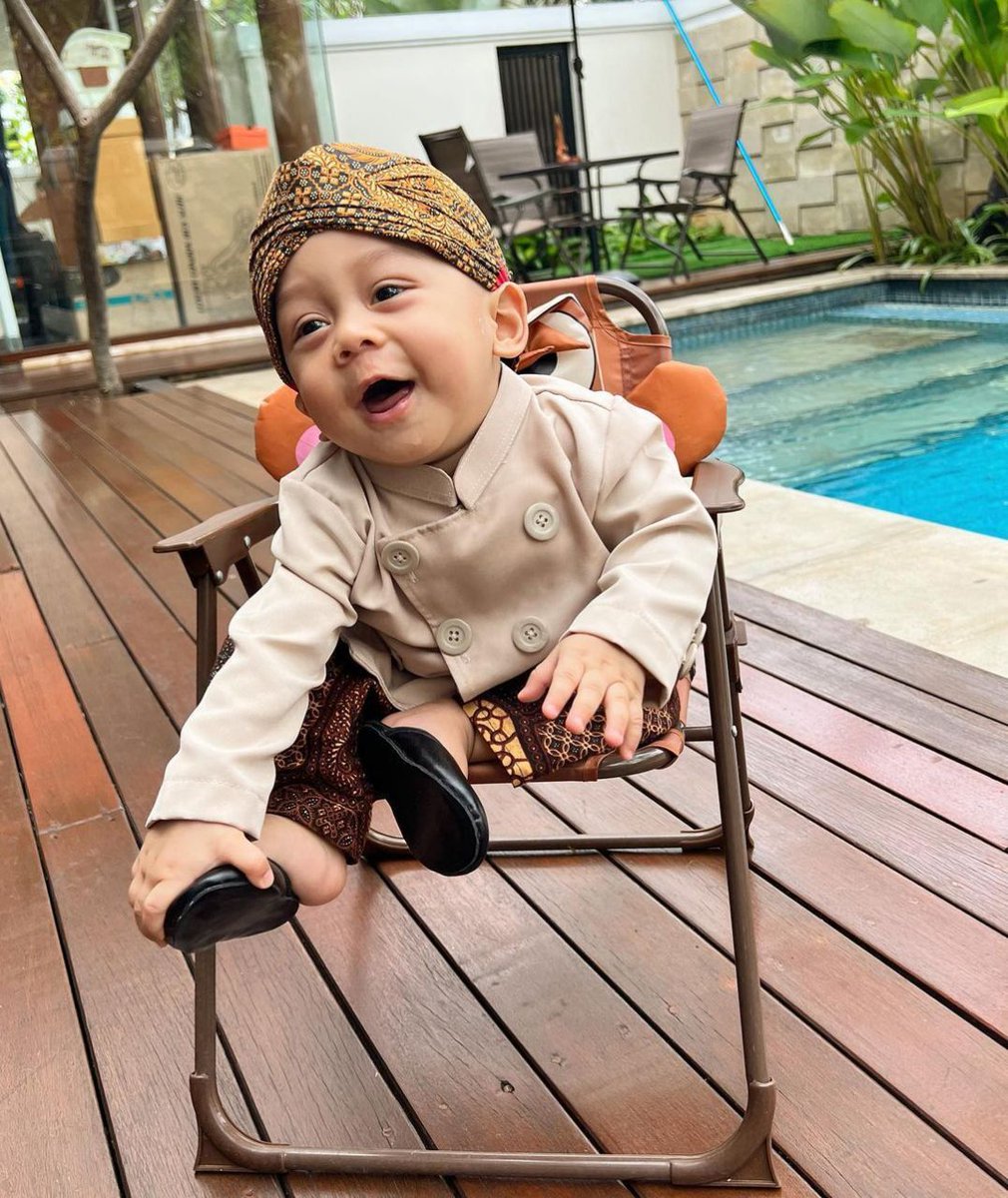 karmilah_yani's tweet photo. Aunty,uncle jgn lupa vote abang sm panda ia..smbil nunggubpanda nanti mlm #leslardishopee https://t.co/08bZy5lUJk