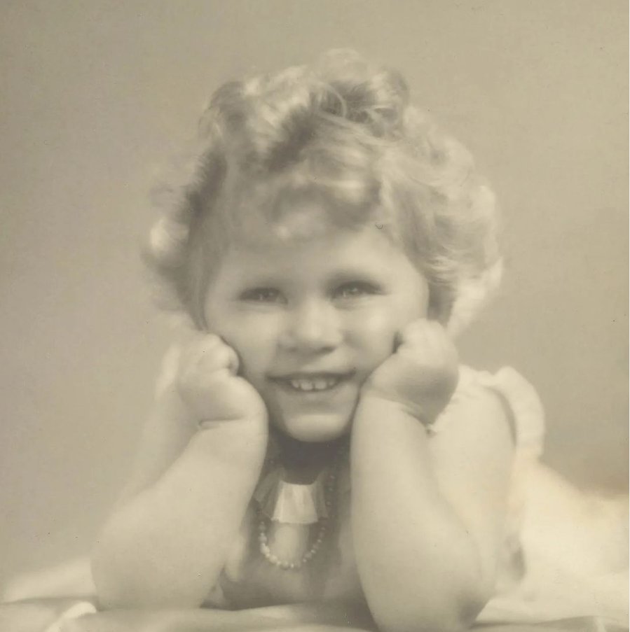 LoopAstrologie's tweet image. The Queen and her stars. An astrological journey -&amp;gt; Loop! Astro -&amp;gt; bit.ly/3TZL1qb