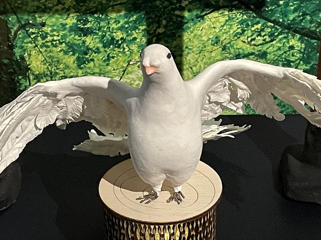 mediaart2022's tweet photo. 韋駄展 　出品者紹介
会期:2022年9月8-13日
@デジタルハリウッド大学駿河台ホール　
作家名　はとマジロ
タイトル　鳥を探せ
一言：鳩神様、降臨！
#デジハリ #デジタルハリウッド  #韋駄展 https://t.co/JcLqg9paET