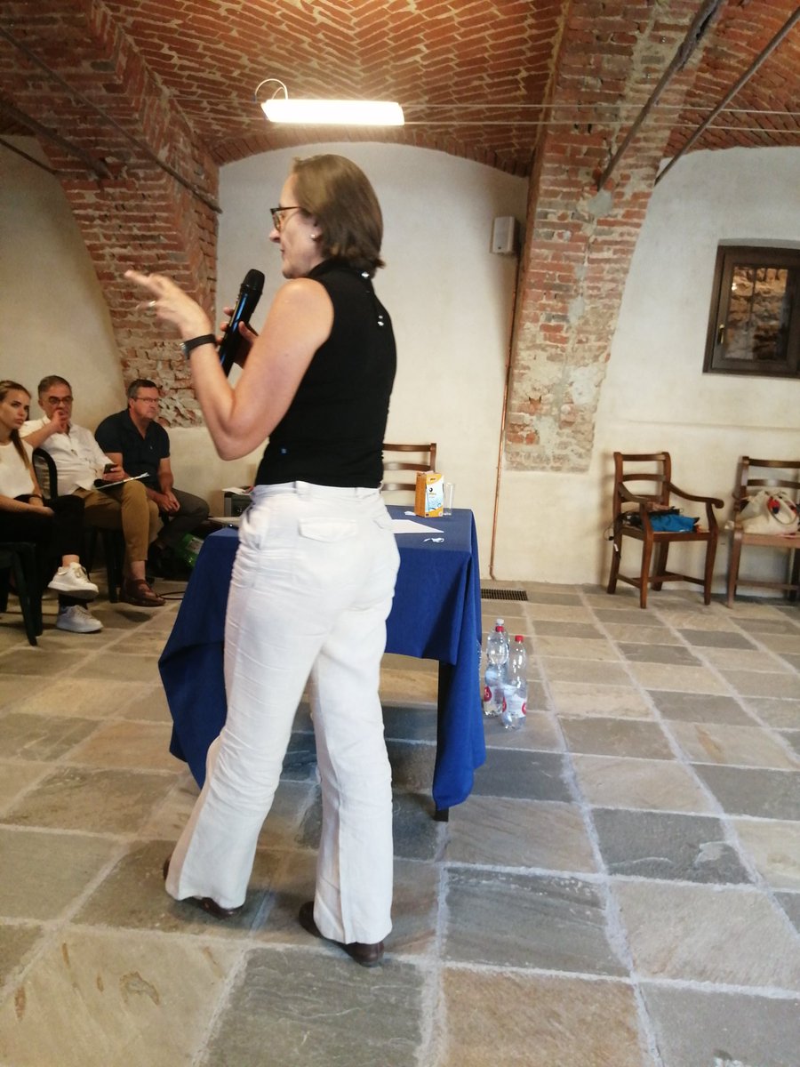 dorspiemonte's tweet photo. Silvia Gattino @unito presenta il processo di ricerca-azione partecipata utilizzato nel progetto Comuni allo specchio.
In questo processo è importante che tutti gli attori coinvolti siano responsabili dell'andamento del progetto, del suo sviluppo, dei suoi risultati. https://t.co/DeG3ZqvzfO