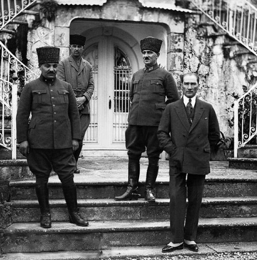 Bir şehri bir daha asla dönemeyeceğini bildiği vatanına benzetip sevmek hatta kutsamak, sonsuza dek dağlarında çiçekler açtırmak. Sana ve ülküne olan inancımız sonsuzdur büyük Atam.