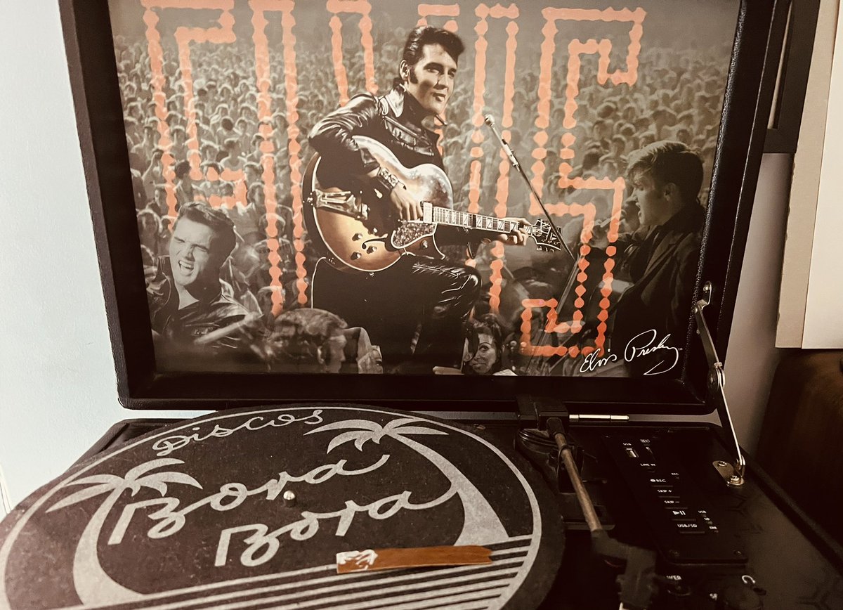 VirginiaDiazR3's tweet photo. ¿Un poco de rock’n’roll para la sesión de hoy? ¡Afirmativo! Con #JackWhite, @qotsa, @foofighters, @royalblooduk, @LadyBananaMusic, @TABIZARRO, @TheHives y @ElvisPresley 👑🎙🎸

Let’s rock! #180GradosR3, en @radio3_rne 🔥 https://t.co/DVQXqdAZEJ