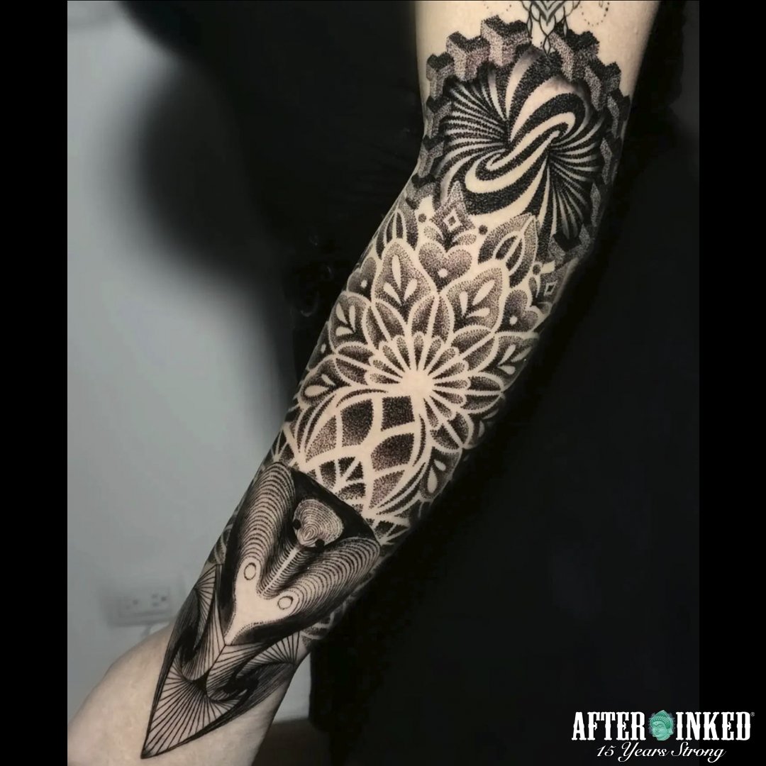 AfterInked's tweet photo. #Geometric tattoos are those that have a symmetry in the balance and harmony of life, they symbolize life, nature and the world in general. #geometrictattoos #afterinked #proudusers #formulatedforperfection #afterinkedeveryday #tattooaftercare #vegan #juanjoh.ink #visualinkstudio https://t.co/V6cY93PJPT