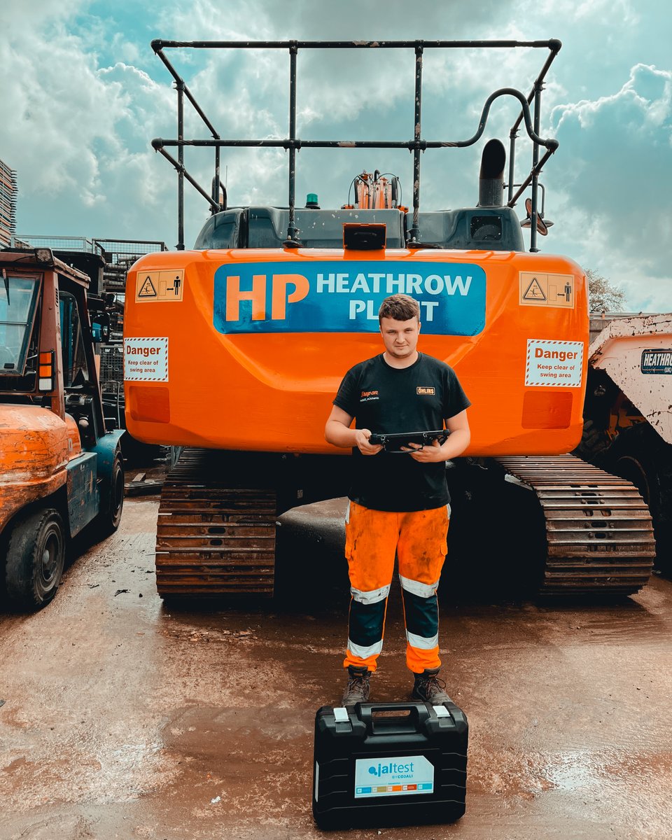 EclipseDiag's tweet photo. ποΈ Area Sales Manager, Louis Dowson, has just handed over to Heathrow Plant. They have just taken delivery of their new Jaltest Diagnostics Off Highway, AGV, MHE package + EDIS II for car.
Thank you for your business!
#Eclipse #Jaltest #EclipseInAction #Diagnostics https://t.co/2rJh1E6ygj