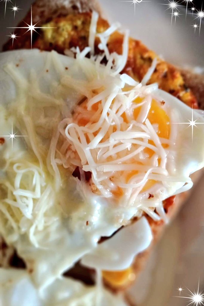 nico_patrascu's tweet photo. #vegetablesmeatballs #eggontop #breadwithseeds #egg #cheese
#breakfast https://t.co/teTHBb2eCP