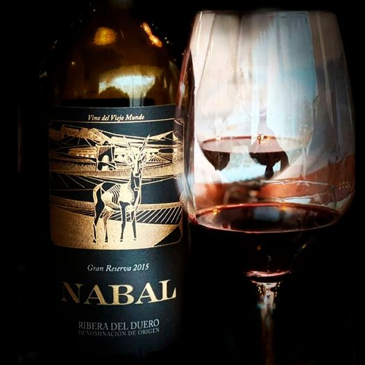 BodegasNabal's tweet photo. Nabal Reserva Selección de la Familia es un vinoredondo, estructurado y voluminoso y este 2015 es especialmente elegante, intenso, potente, concentrado y largo. ¿Te animas a probarlo?
#Nabal #BodegasNabal #NabalReserva #vino #wine #wein #winelover #winelovers #riberadelduero https://t.co/M7wrYVny1N