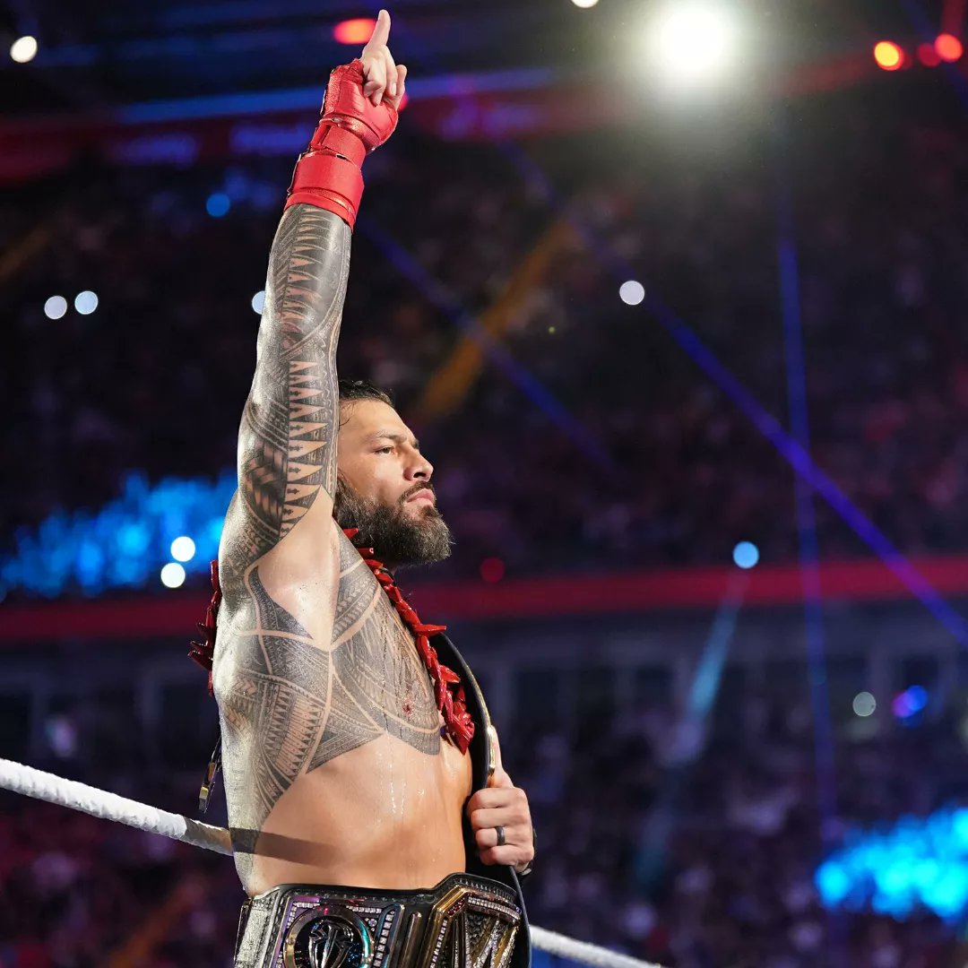 RomanEmpiree's tweet photo. The Greatest Of Mountain! ☝🏽
@WWERomanReigns 👑

📸 : @WWE https://t.co/dTAWiT5H9w